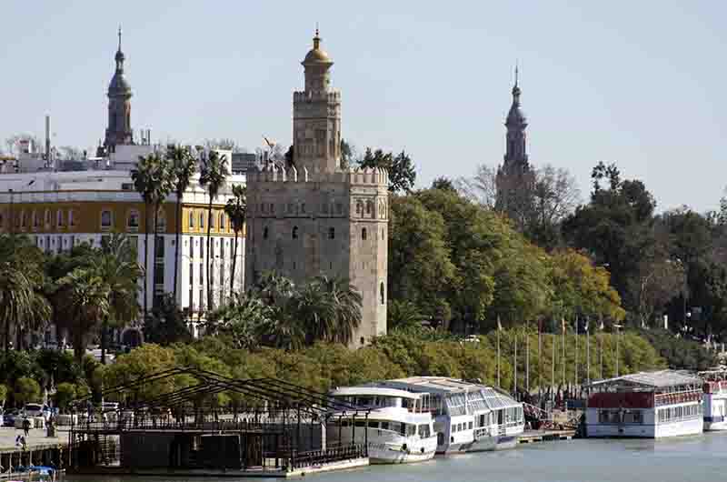 Sevilla 157 - Torre del Oro.jpg